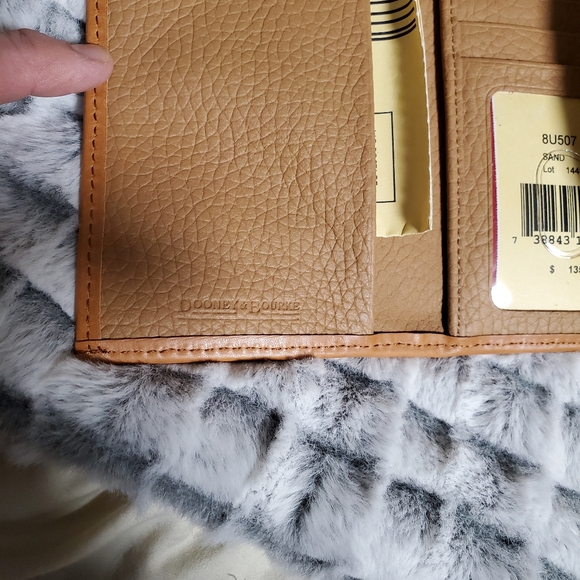 Dooney and Bourke Wallet NWT - Picture 4 of 7